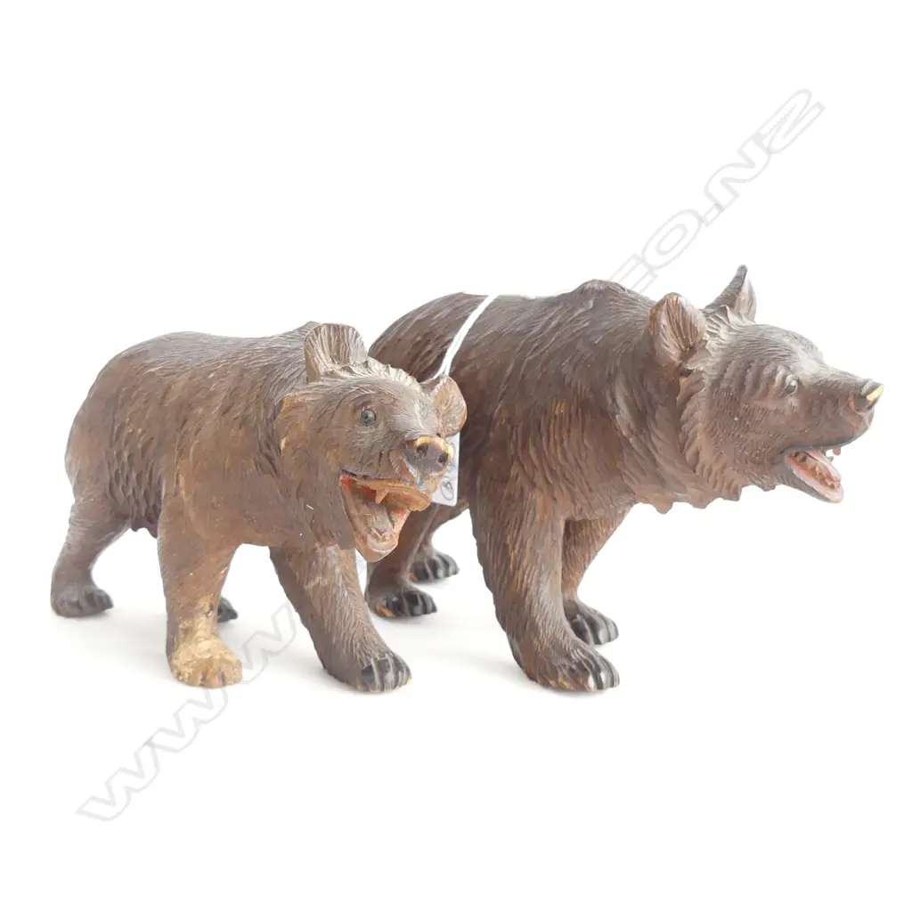 2 WOODEN BLACK FOREST BEARS HANDCARVED MINOR WEAR TO NOSE & EAR Image 1++