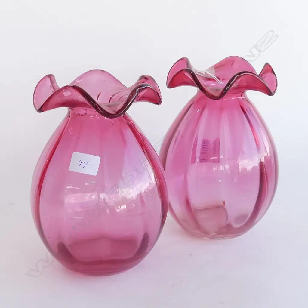PR RUBY GLASS FRILLED RIMMED VASES H. 175MM Image 1++