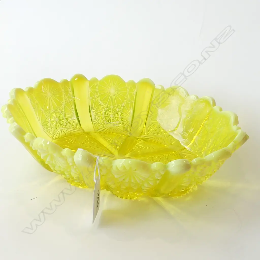 DAVIDSON'S YELLOW PEARLINE OVAL DISH C1905 (URANIUM) L.230mm Image 1++