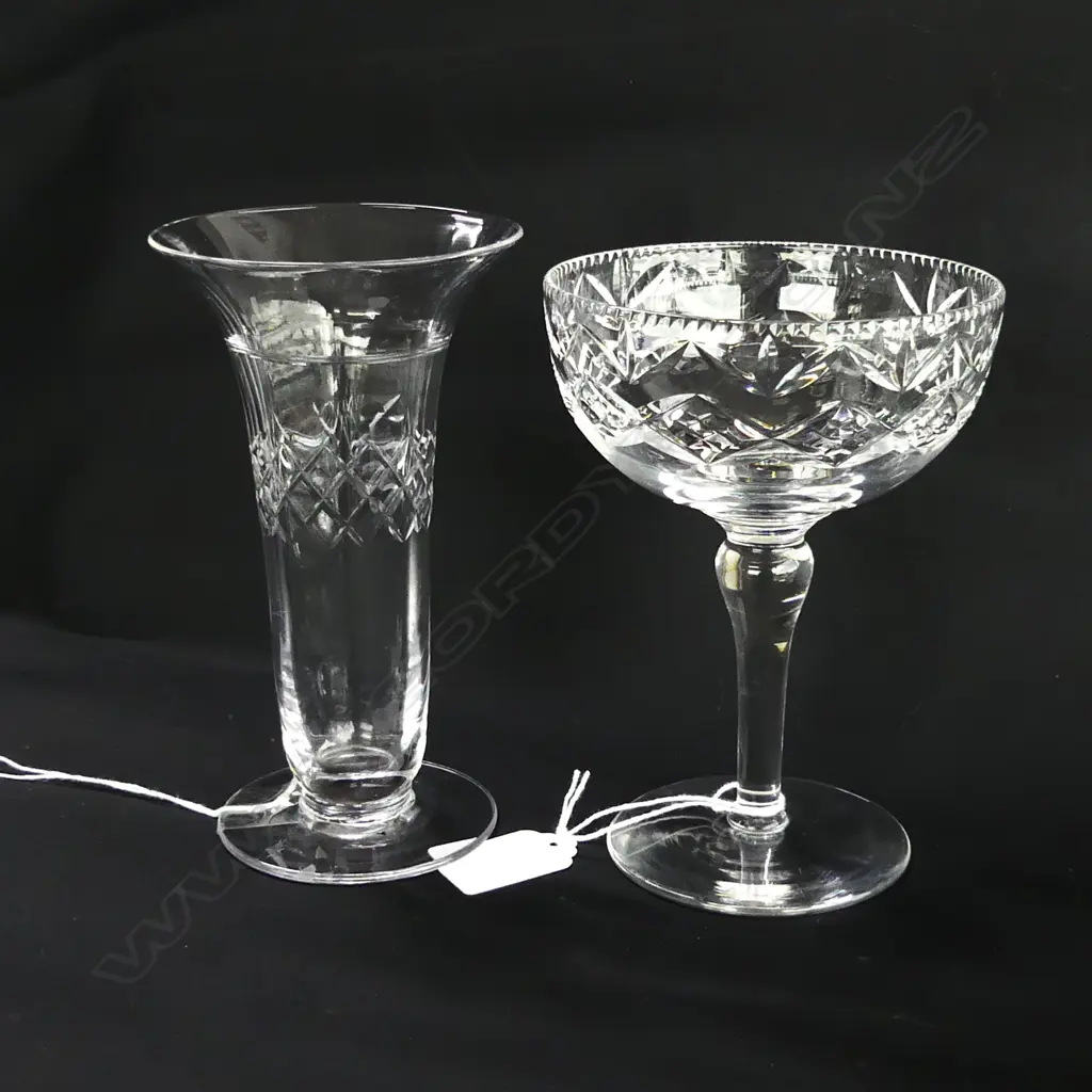WEBB CORBETT CRYSTAL STEMMED CHAMPAGNE GLASS (H 150MM) + TUDOR CRYSTAL VASE (H 155MM) Image 1++