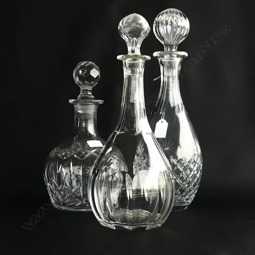 3 ASSORTED DECANTERS; 2 CRYSTAL & 1 GLASS , LARGEST H.335MM Image 1++
