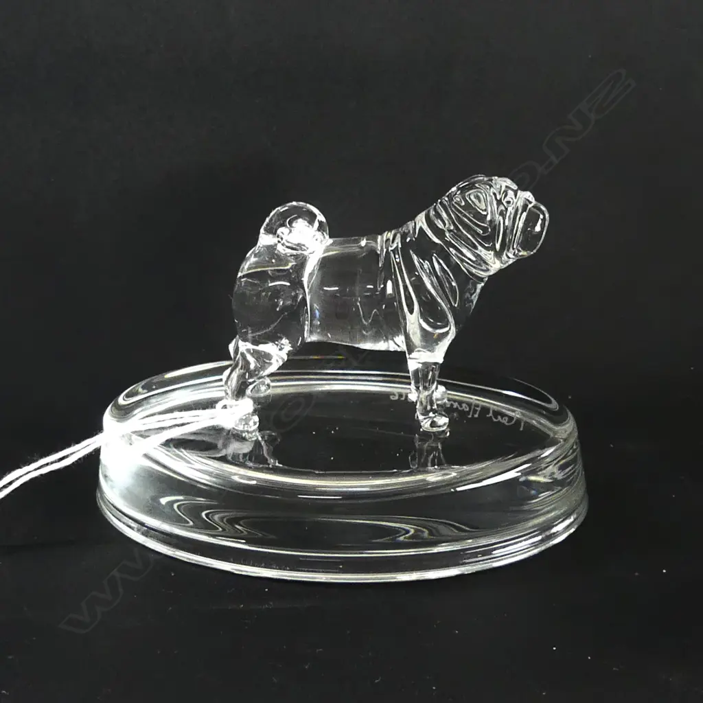 PUG DOG GLASS STATUETTE - SIGNED & DATED 'NEIL HARRIS 2016' Image 1++
