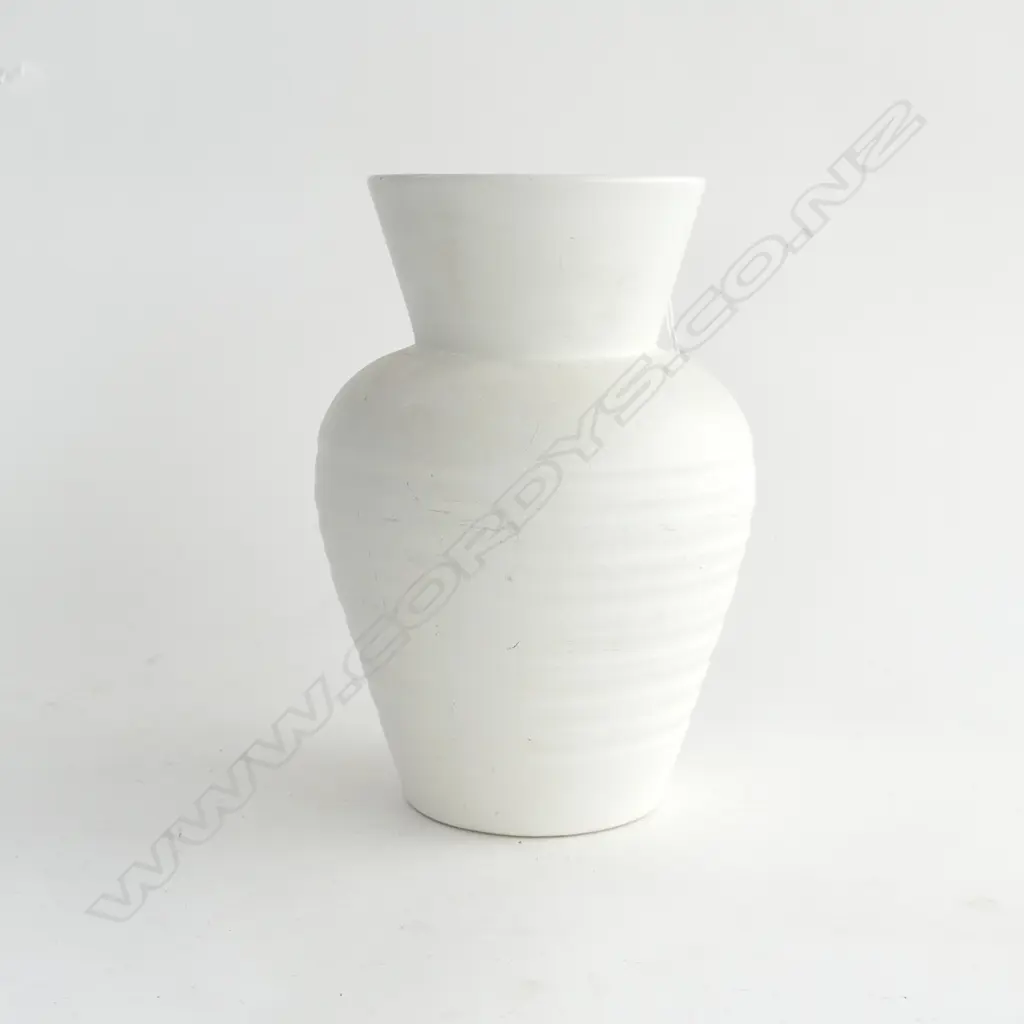 CROWN LYNN VASE #.2070. H. 250mm Image 1++