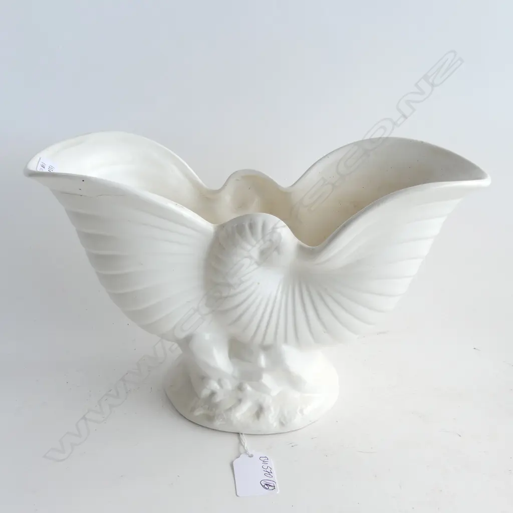 CROWN LYNN MOULDED NAUTILUS VASE H. 170mm x L. 290mm Image 1++