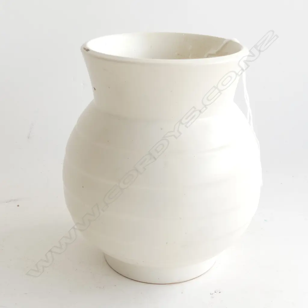 (20664) CROWN LYNN HAND POTTED VASE #24 H. 135mm Image 1++