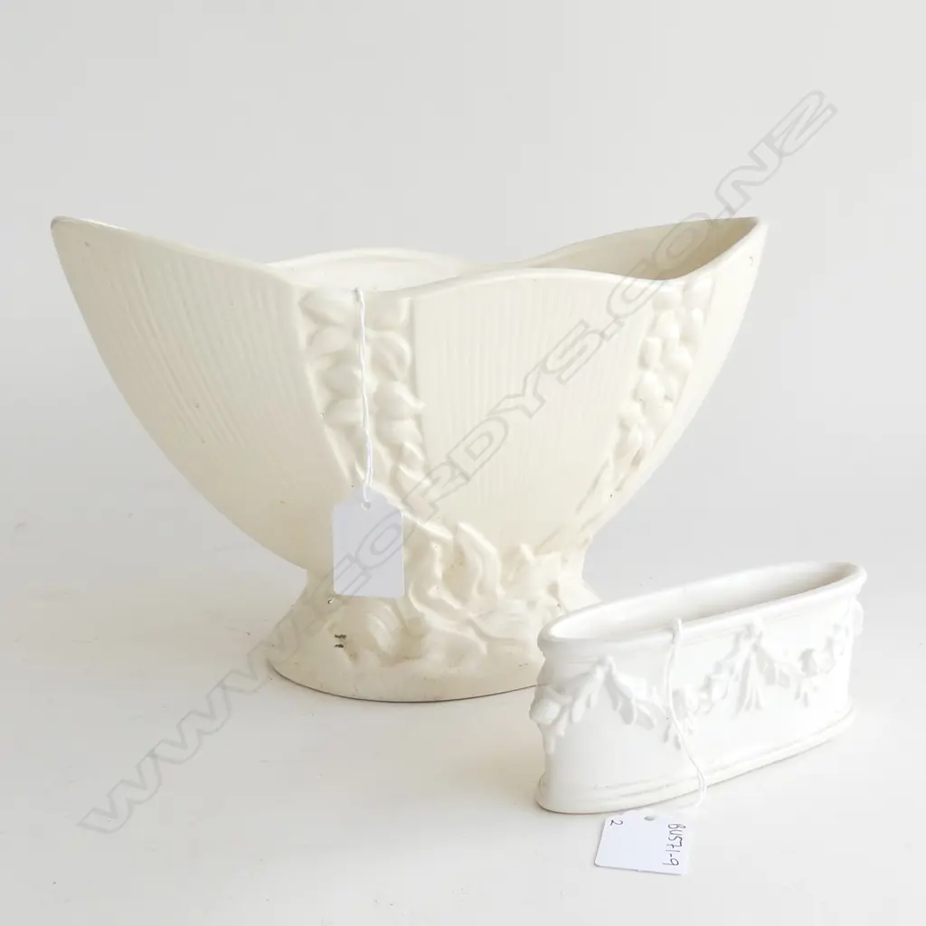 (20664) 2 CROWN LYNN VASES LARGEST H. 165mm Image 1++