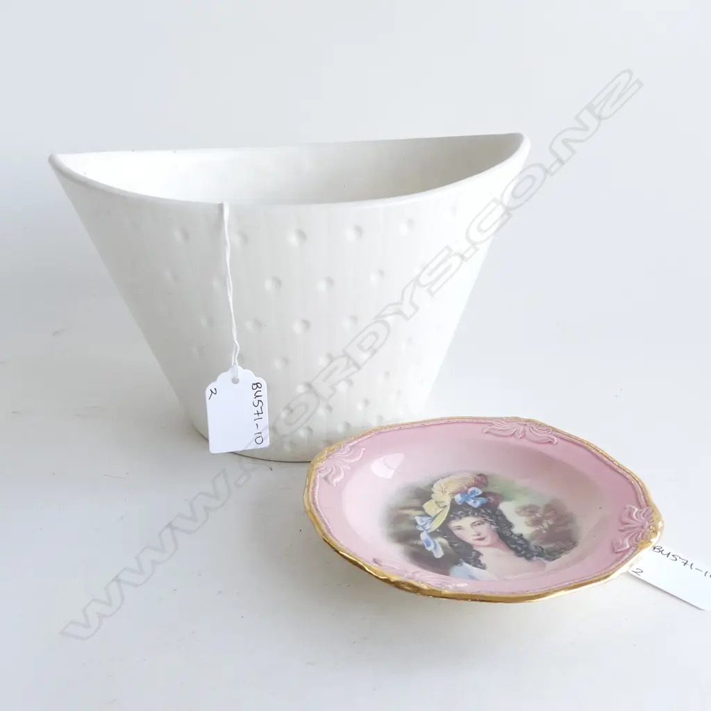 (20664) CROWN LYNN VASE H. 130mm & SMALL DISH D. 125mm Image 1++