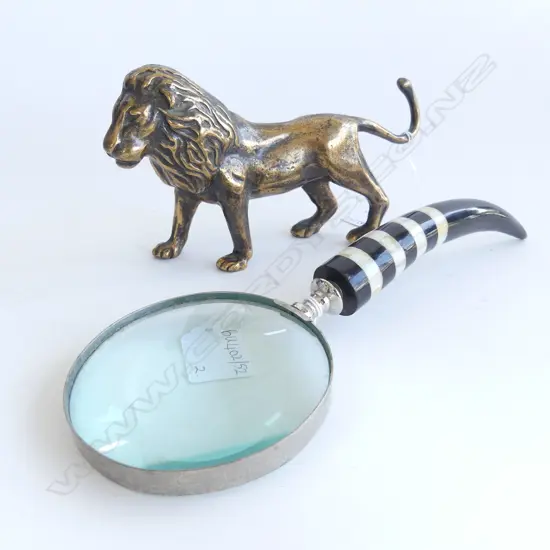 BRONZE LION L.190mm + MAGNIFYING GLASS w. MOP HANDLE