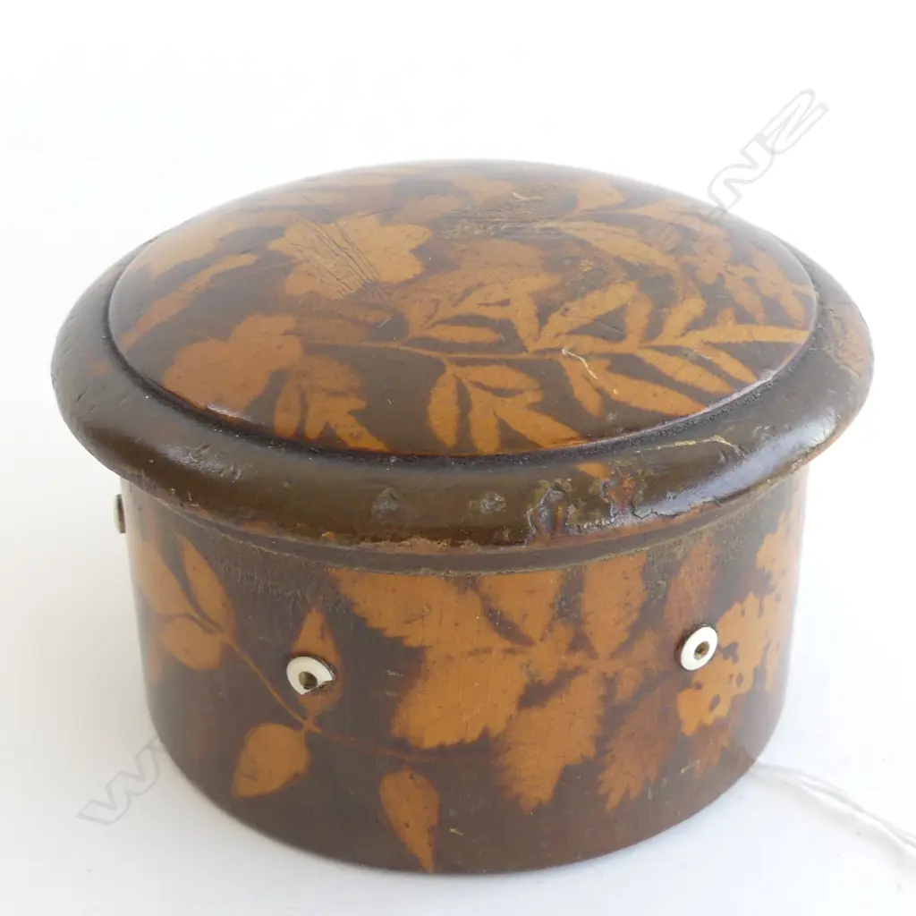 CIRCULAR COTTON HOLDER WITH FERN STENCIL DECORATION AND MUSICAL THIMBLE D 100 MM Image 1++