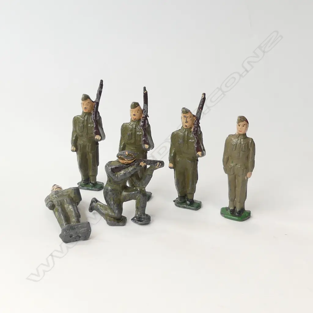 SIX HEAVY VINTAGE LEAD TOY SOLDIERS H. 80MM Image 1++
