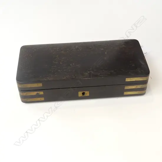 PR CUT THROAT RAZORS IN VICTORIAN BRASS DETAILS BOX. ONE HINGE A/F