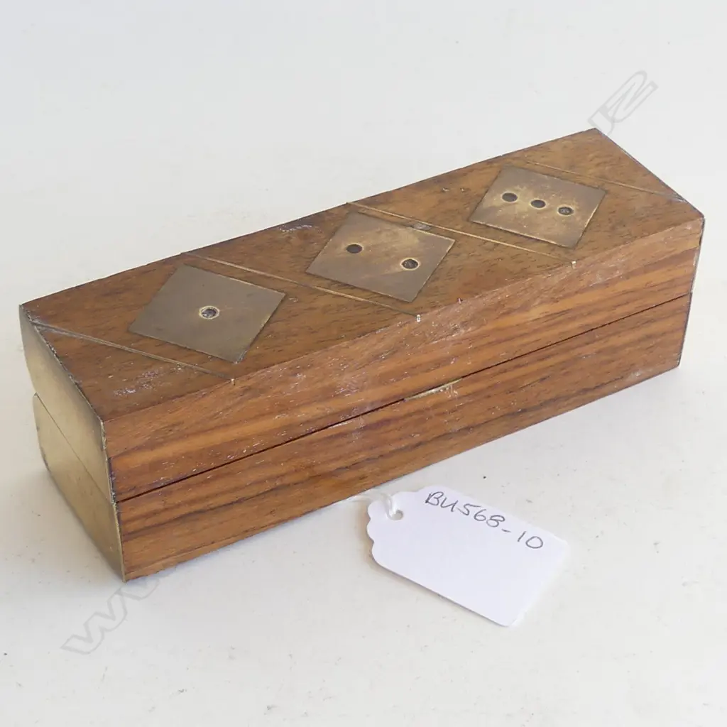 BRASS AND WOOD DICE BOX WITH FIVE DICE 130 X 40mm Image 1++