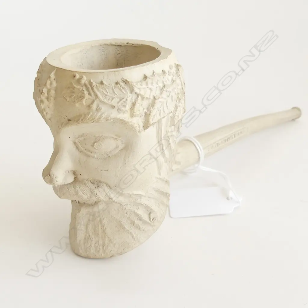 CLAY PIPE INSCRIBED  A MERRY CHRISTMAS L 220 MM Image 1++