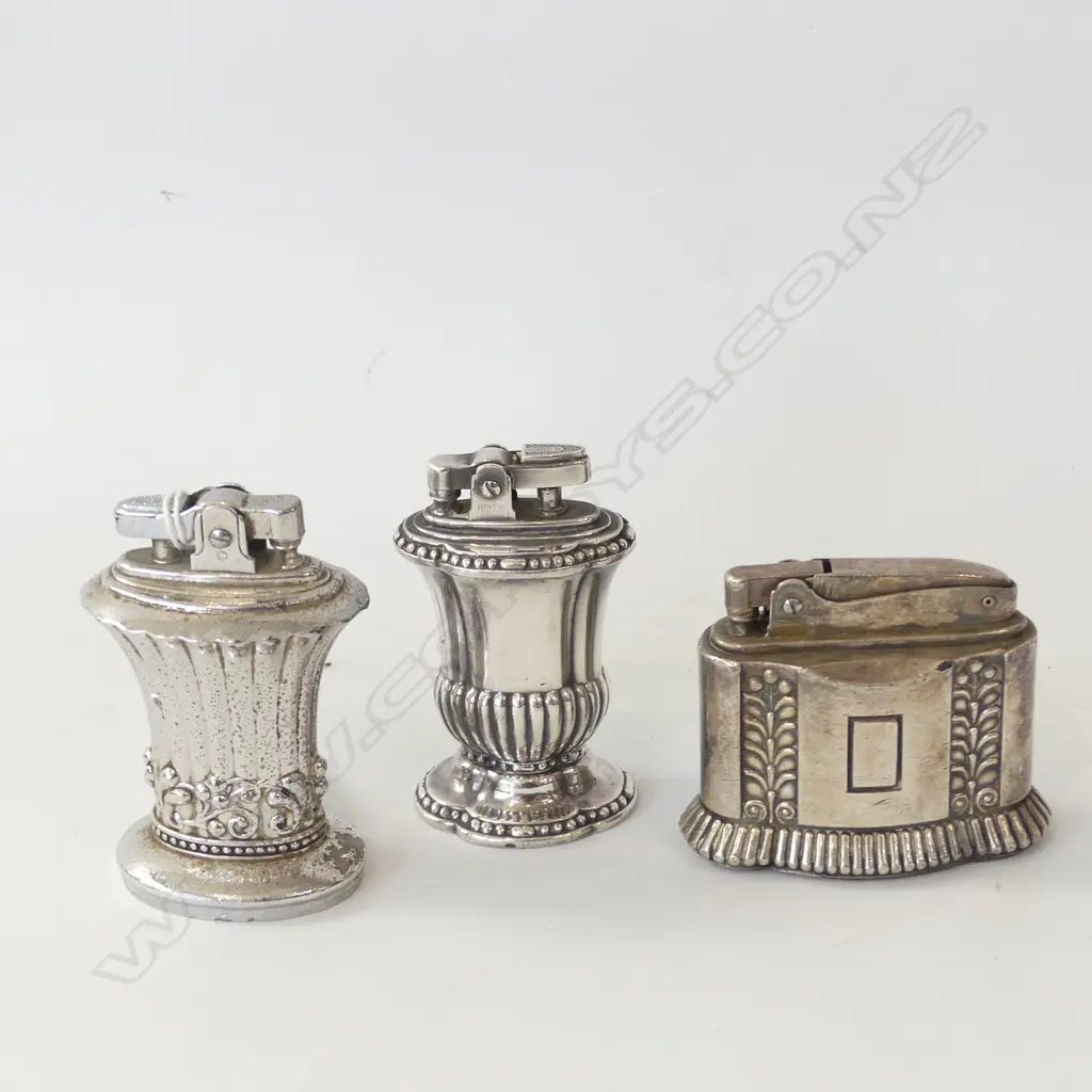 THREE VINTAGE RONSON SILVER PLATED TABLE LIGHTERS  Image 1++