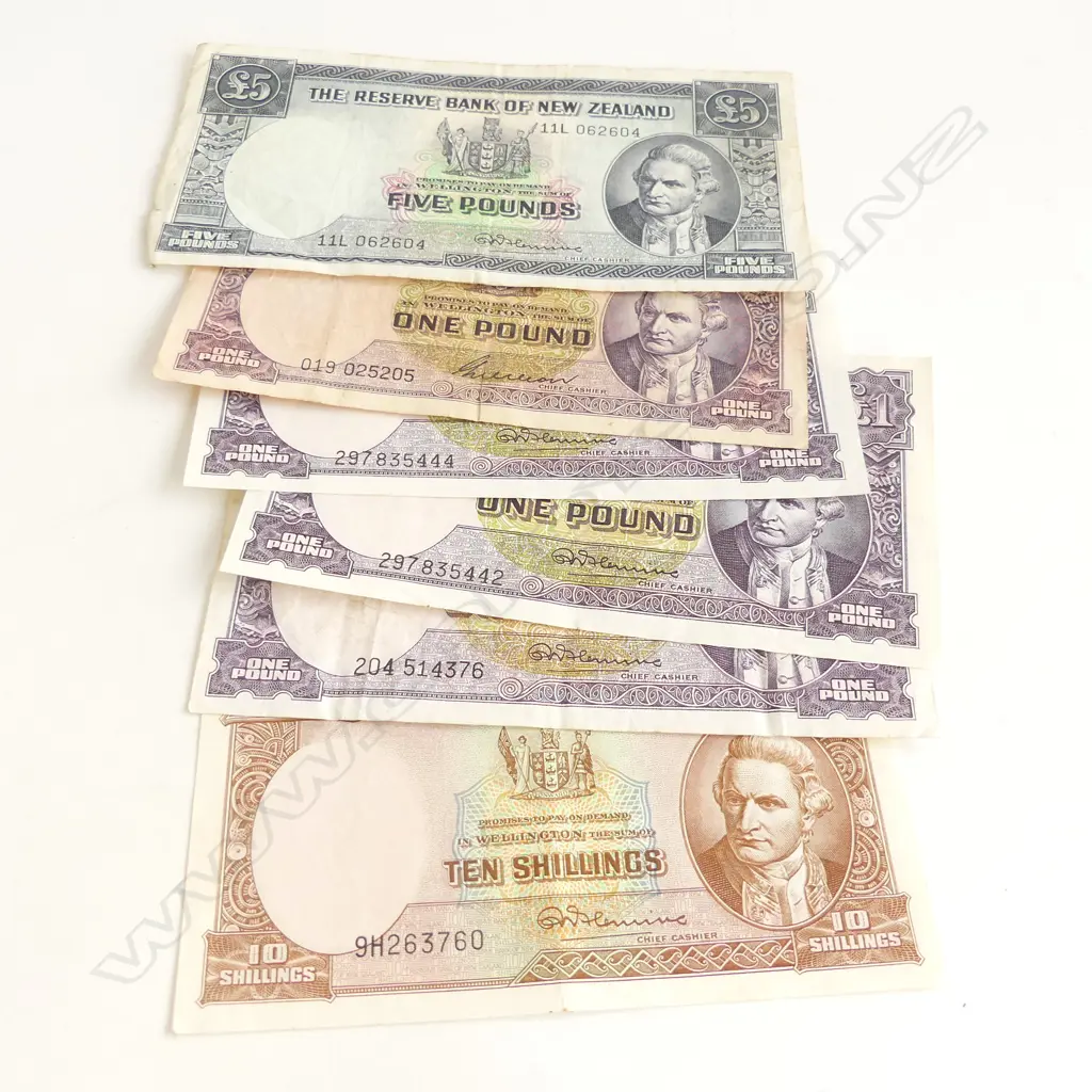 6 EARLY NZ BANKNOTES: FLEMMING 1x£5 + 3x£1 + 10/- & other £1  Image 1++
