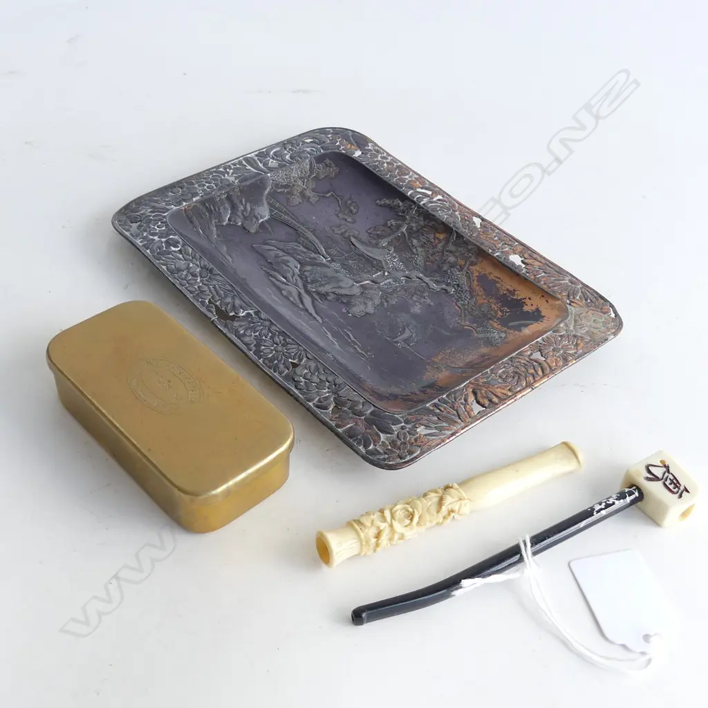 JAPANESE COPPER DISH - w. PROVENANCE + 2 CHINESE IVORY SMOKING PIPES + BRASS SNUFF BOX (HOLLAND AMERIKA LINE W.95mm Image 1++