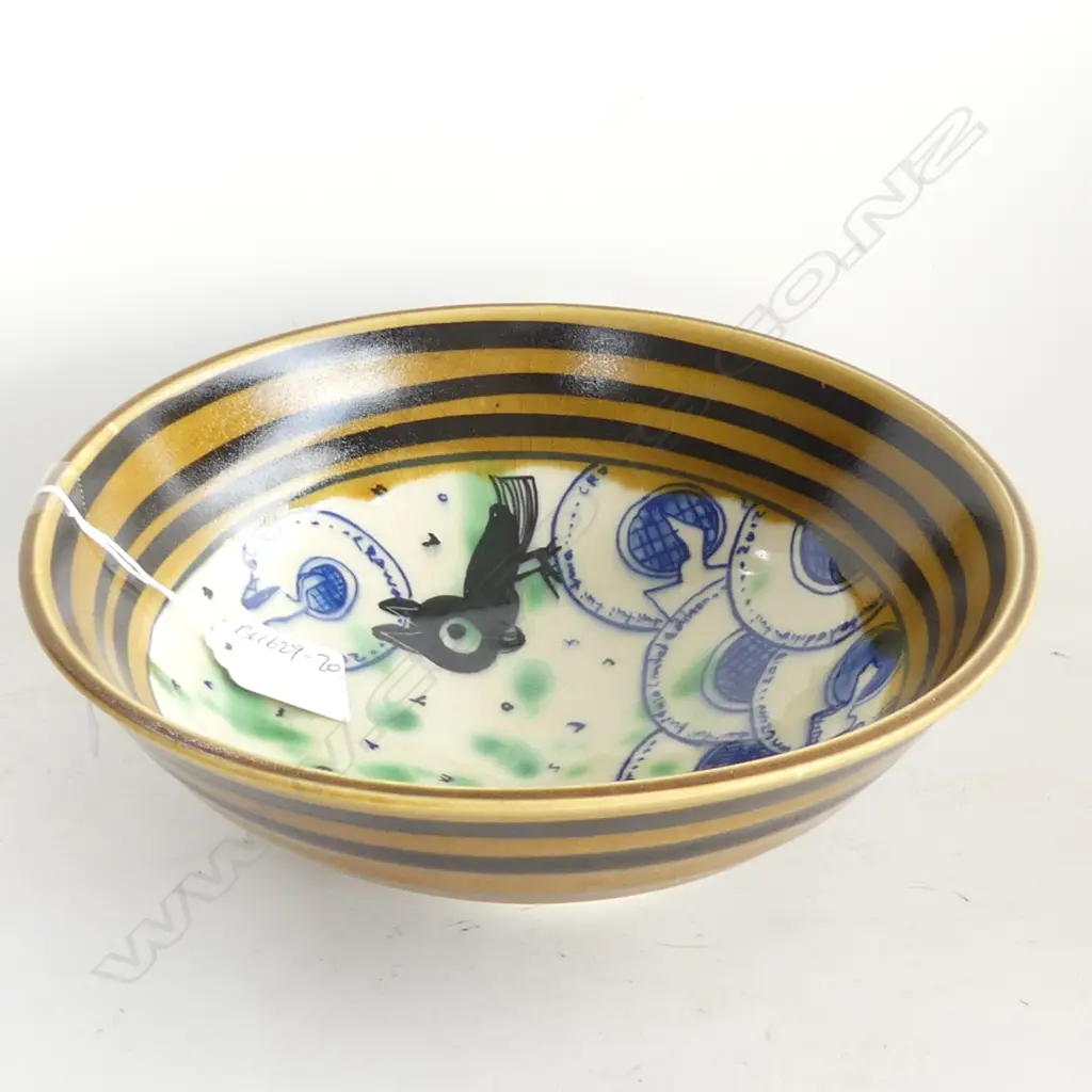 AARON SCYTHE STUDIO POTTERY BOWL 2012. Dia. 215mm. Image 1++