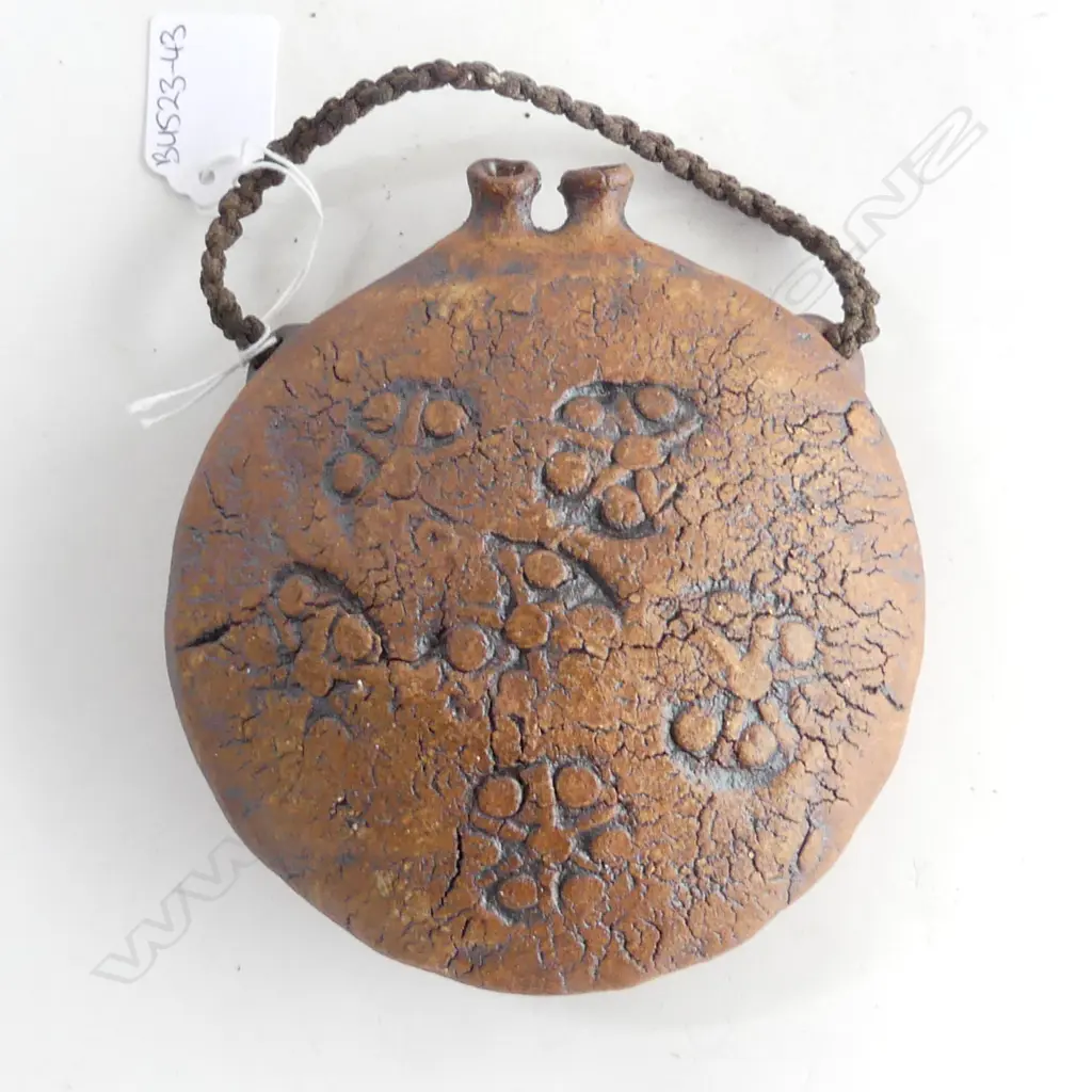ATTRIB. LEN CASTLE SMALL WALL VASE Image 1++