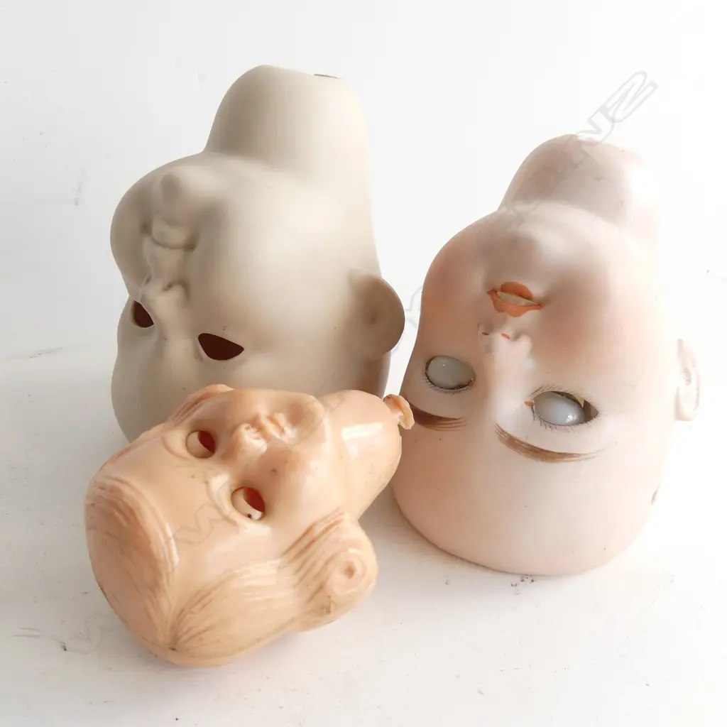 (16) 3 DOLLS HEADS, 2 PORCELAIN 1 PLASTIC Image 1++