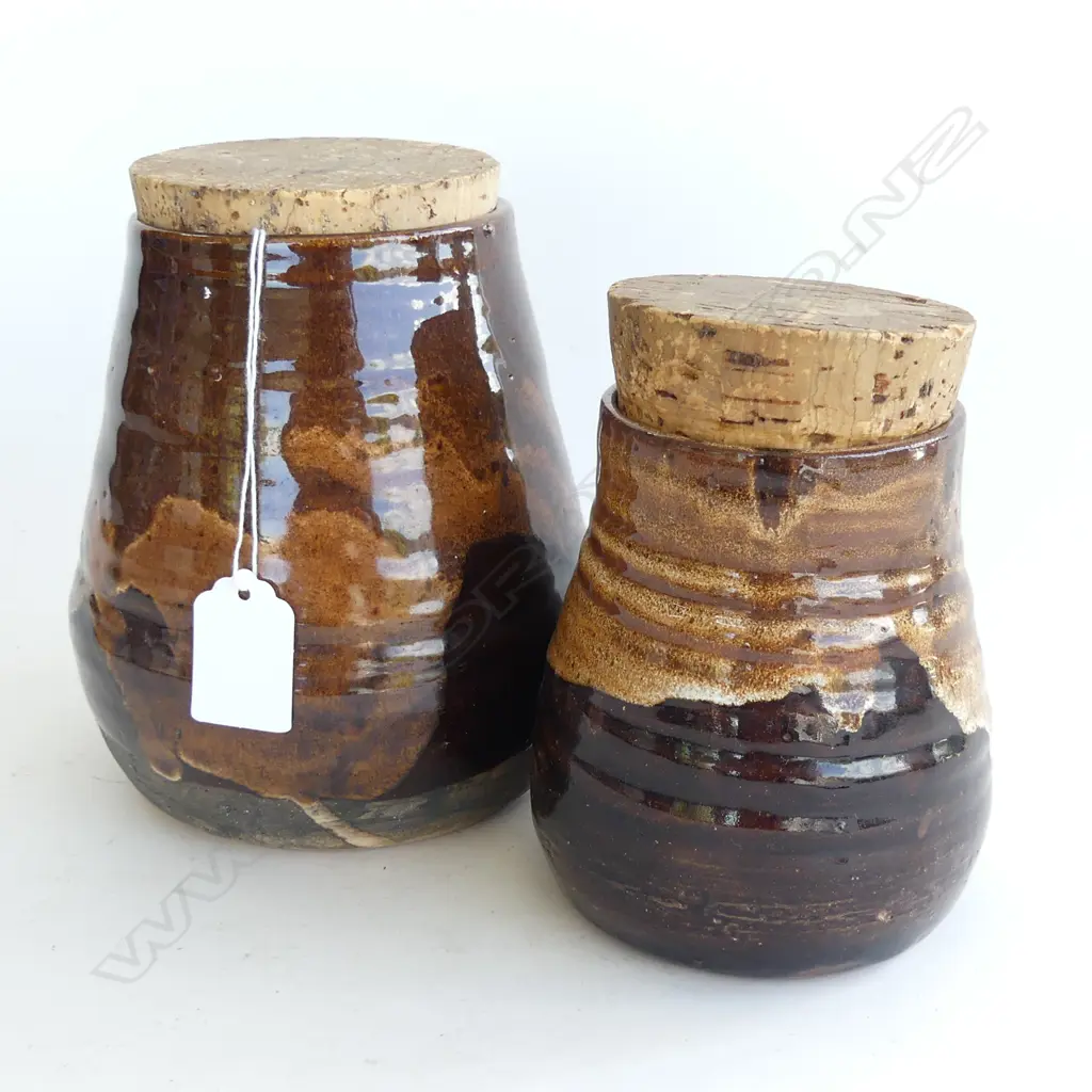 2 POTTERY CANISTERS WITH CORK STOPPERS H. 170 & 140MM Image 1++
