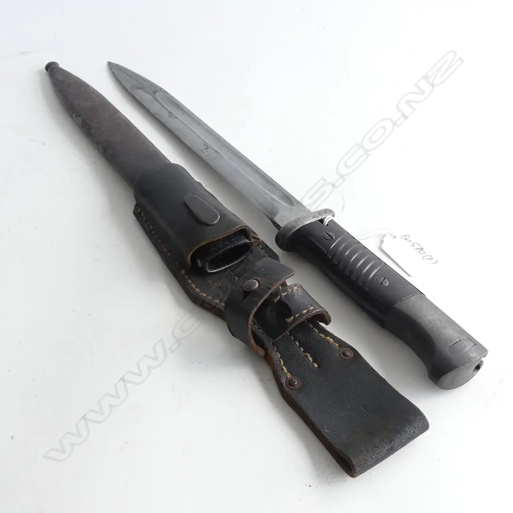 WWII BAYONET GERMAN WITH LEATHER FROG L. 410mm INCL FROG Image 1++