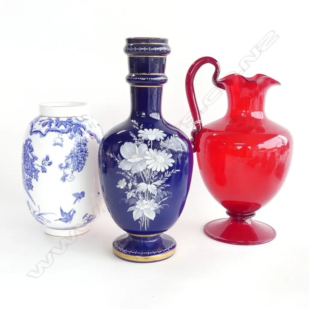 3 VASES; ROYAL CROWN DERBY, ITALIAN RED GLASS, BLUE VICTORIAN H.295mm Image 1++