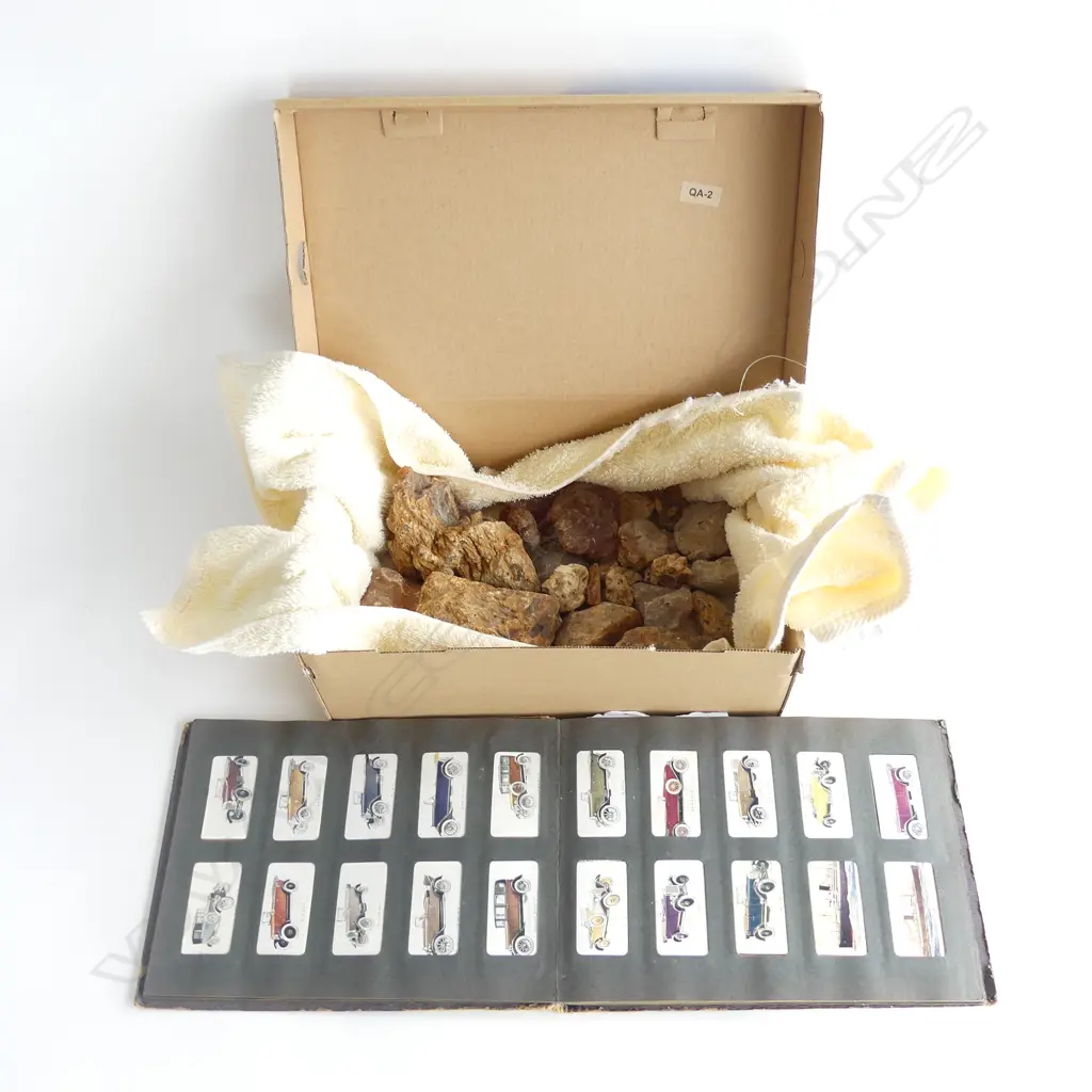 BOX OF KAURI GUM AND CIGARETTE CARD ALBUM Image 1++