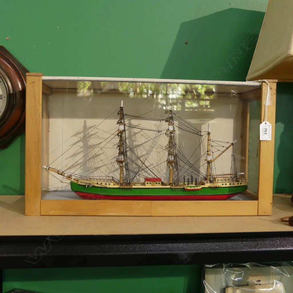 GLAZED CASED SHIP MODEL OF THE HURUNUI Image 1++