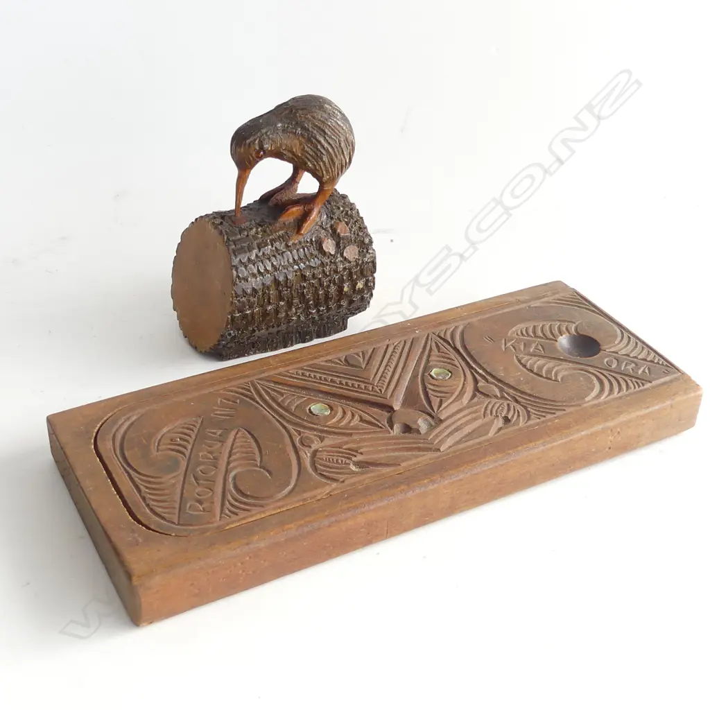 SMALL KAWEA KIWI ON LOG H. 100mm AND MAORI CARVED PENCIL CASE Image 1++
