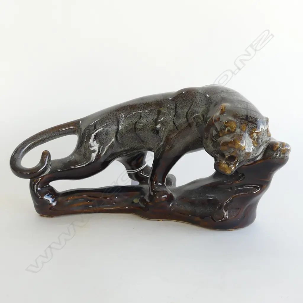 GLAZED POTTERY TIGER FIGURE Image 1++