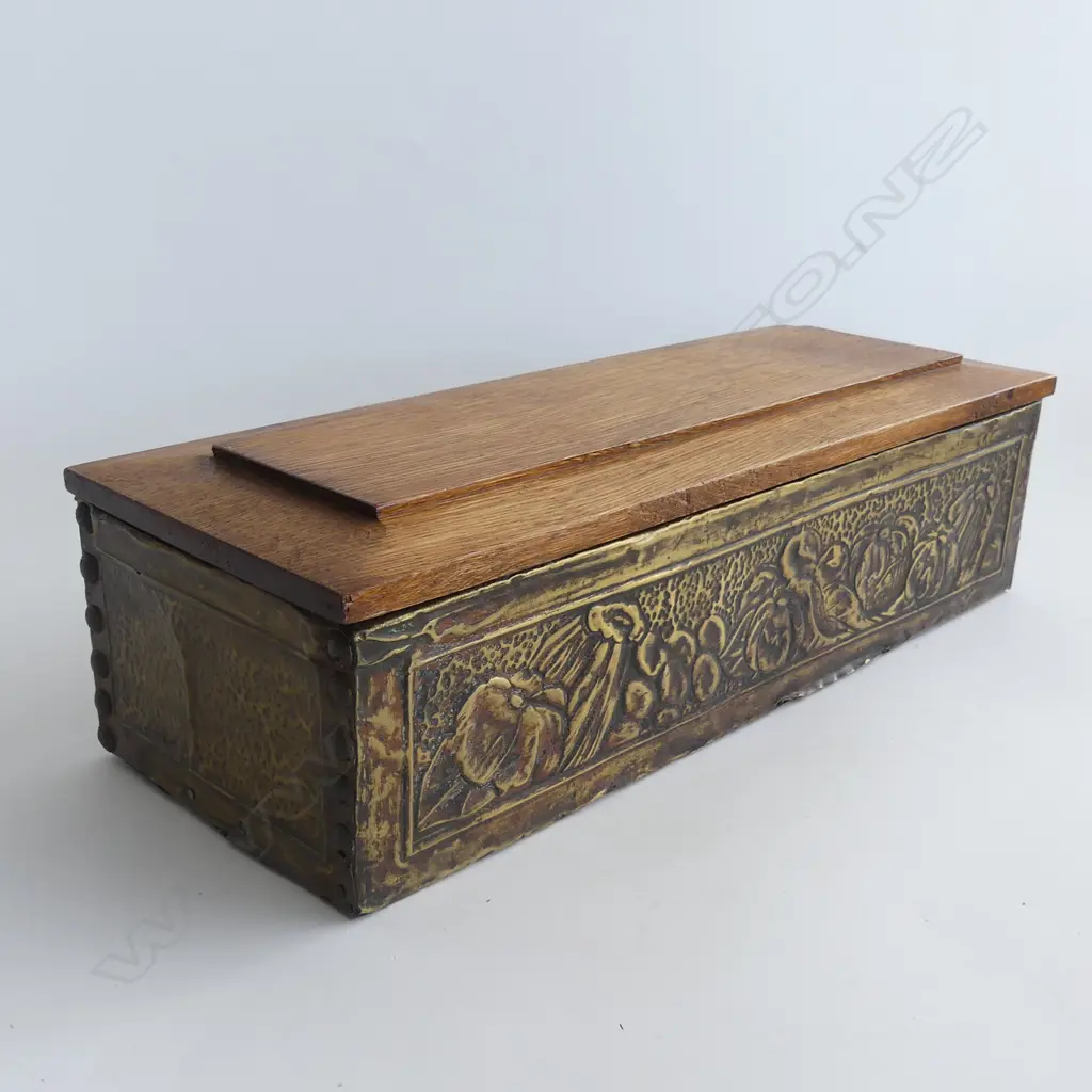 BEATEN BRASS OVERLAY TRINKET BOX L350 MM Image 1++