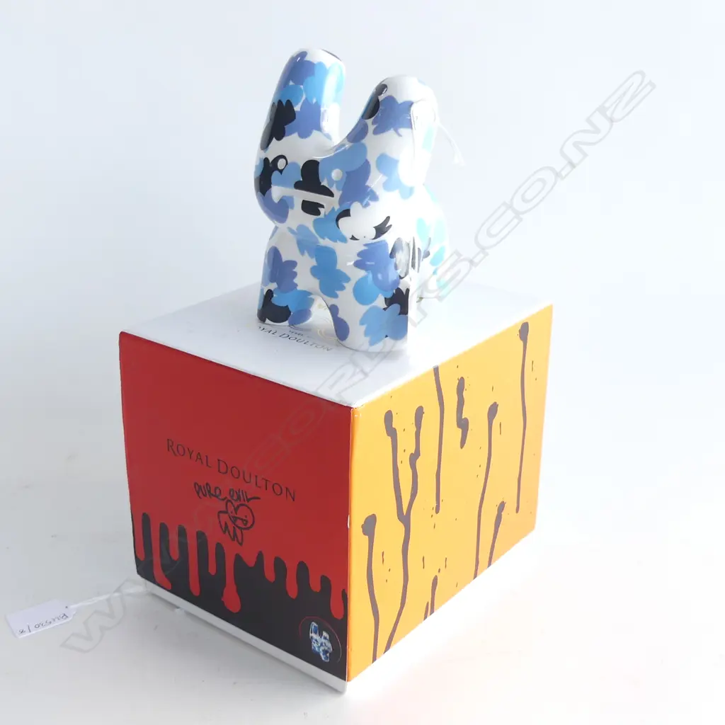 ROYAL DOULTON 'CAMO BUNNY' w. BOX H.130mm Image 1++