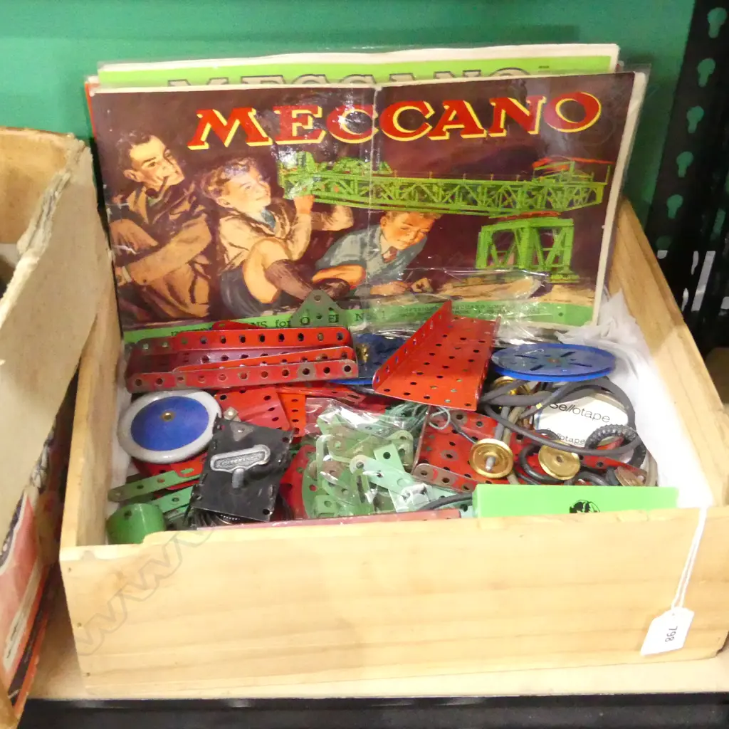 BOX VINTAGE MECCANO WITH 3 MANUALS Image 1++