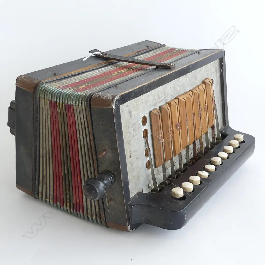 VINTAGE ACCORDION Image 1++