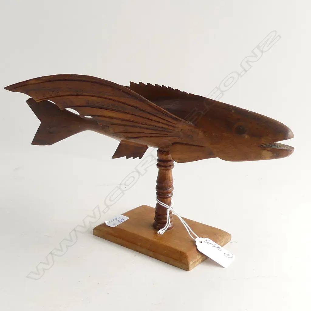 PITCAIRN ISLANDS CARVED MOUNTED FLYING FISH AF SOME DAMAGE L. 300mm Image 1++