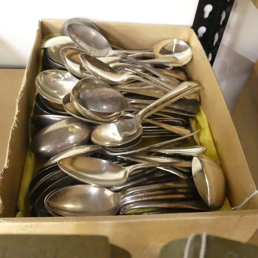 BOX 90 ASST SILVER PLATED DESSERT & SOUP SPOONS Image 1++