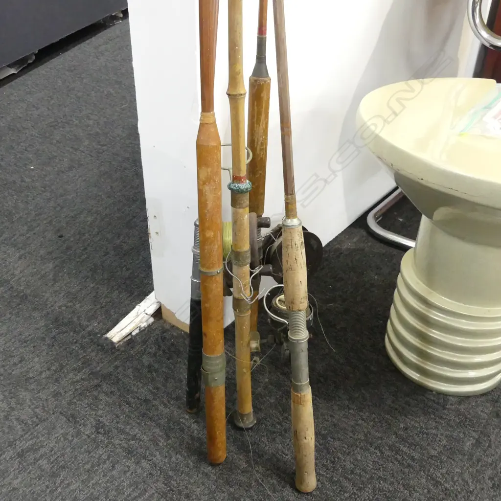 5 VINTAGE SPLIT CANE FISHING RODS; 3x 2 PCE, 2x 3 PCE Image 1++