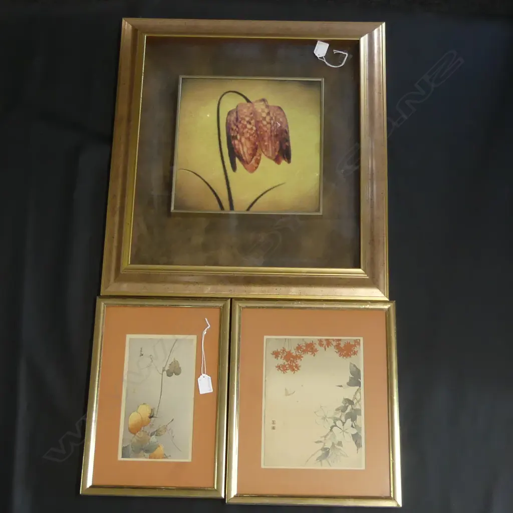 3 FRAMED PRINTS; 1 LG FLOWER (SQ280MM) + 2 ORIENTAL PRINTS  Image 1++
