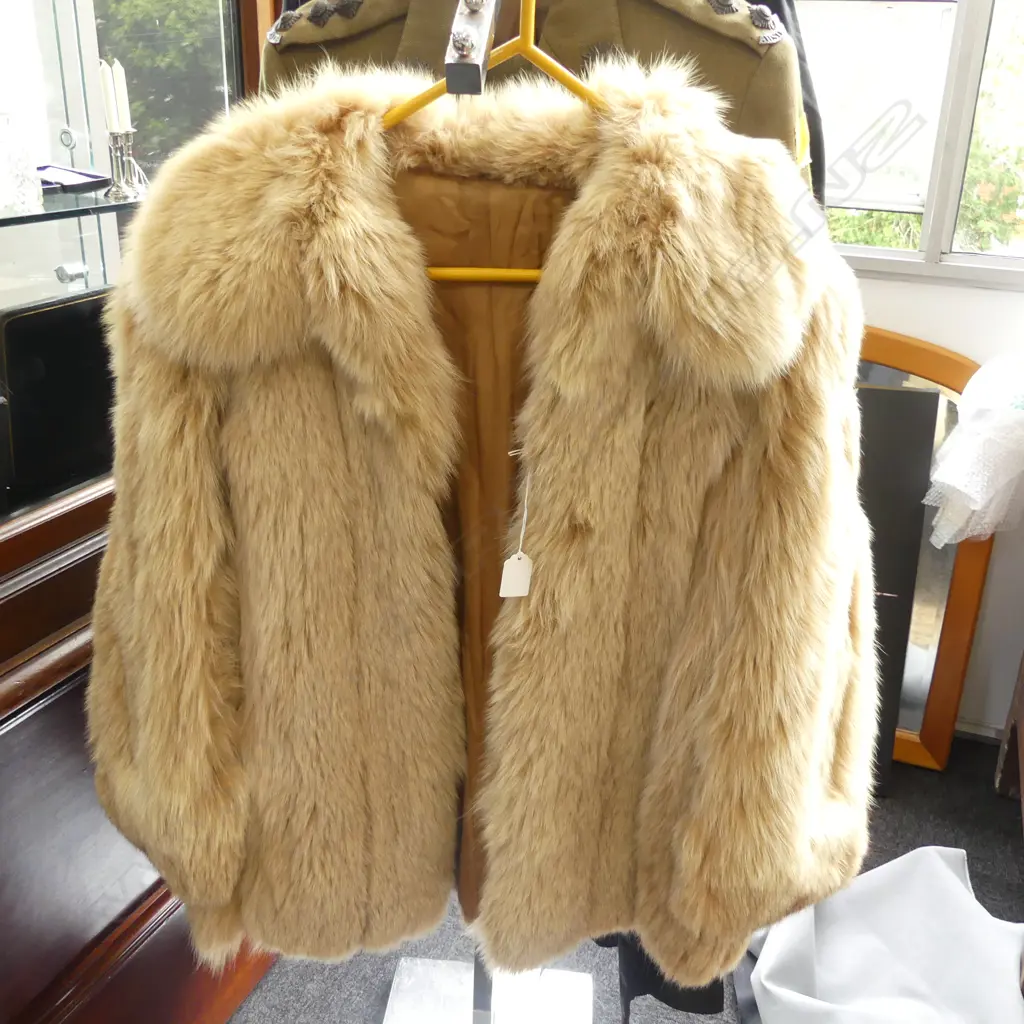FOX FUR COAT Image 1++