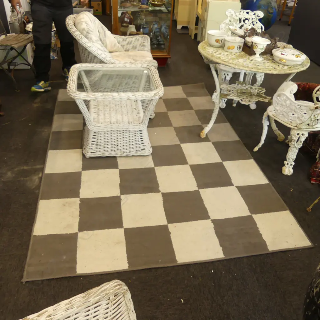 2 MACHINE KNOTTED RUGS; REQ. CLEANING - CHECKS 2320x1610mm / CIRCLES 2100x1500mm Image 1++