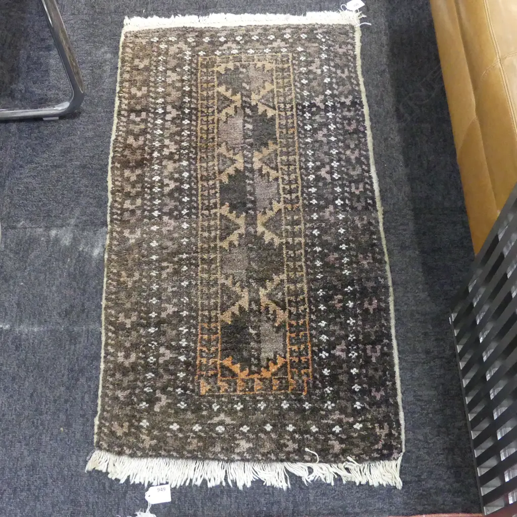 SMALL HAND KNOTTED BROWN WOOL PILE RUG 860x480mm Image 1++