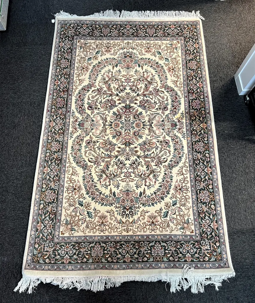 PERSIAN FINELY HAND KNOTTED PERSIAN RUG 1950 x 1210mm pale ground Image 1++