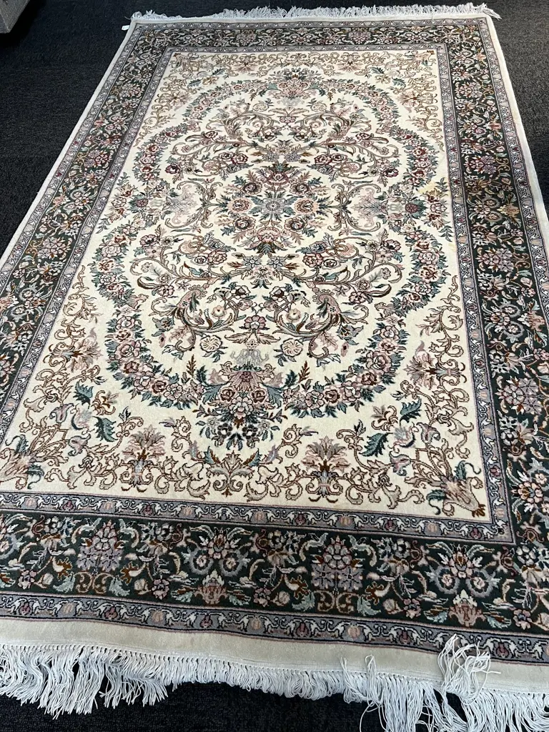 PERSIAN FINELY HAND KNOTTED PERSIAN RUG 1950 x 1210mm pale ground Image 1++