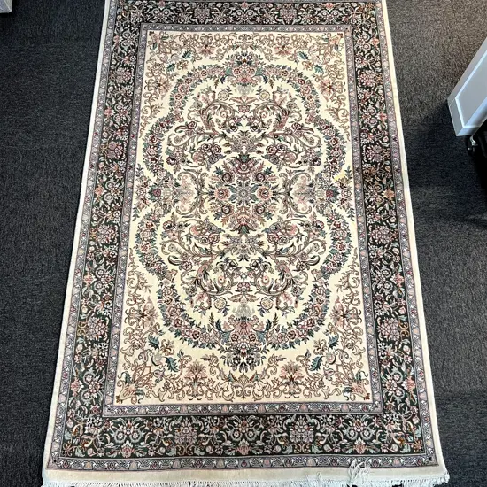 PERSIAN FINELY HAND KNOTTED PERSIAN RUG 1950 x 1210mm pale ground