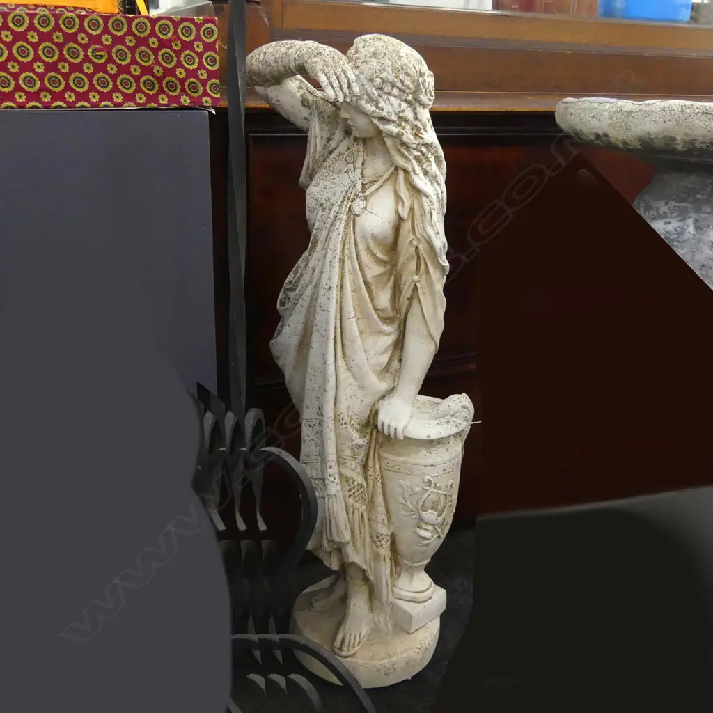 VINTAGE CONCRETE GARDEN STATUE H. 820MM Image 1++