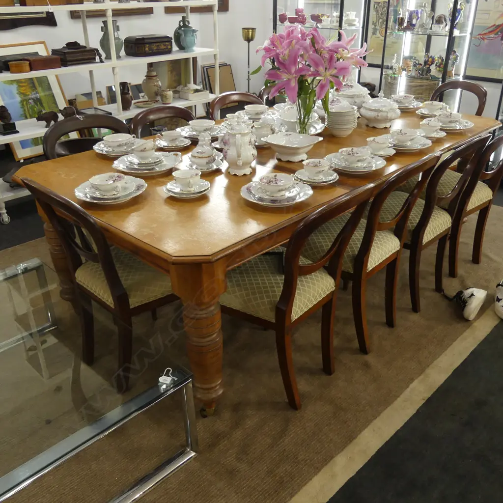 EARLY 20thC / COLONIAL RIMU EXTENSION DINING TABLE w. 3 LEAVES & CRANK HANDLE Image 1++