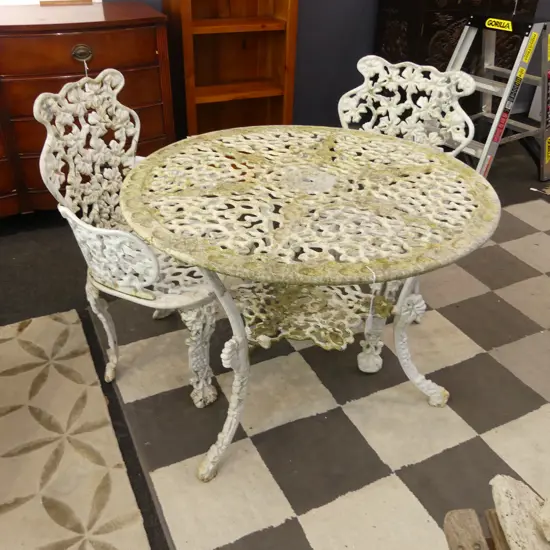 ENDERSLEA WHITE PAINTED CAST METAL ROUND TABLE (DIA 480MM) & 4 CHAIRS...