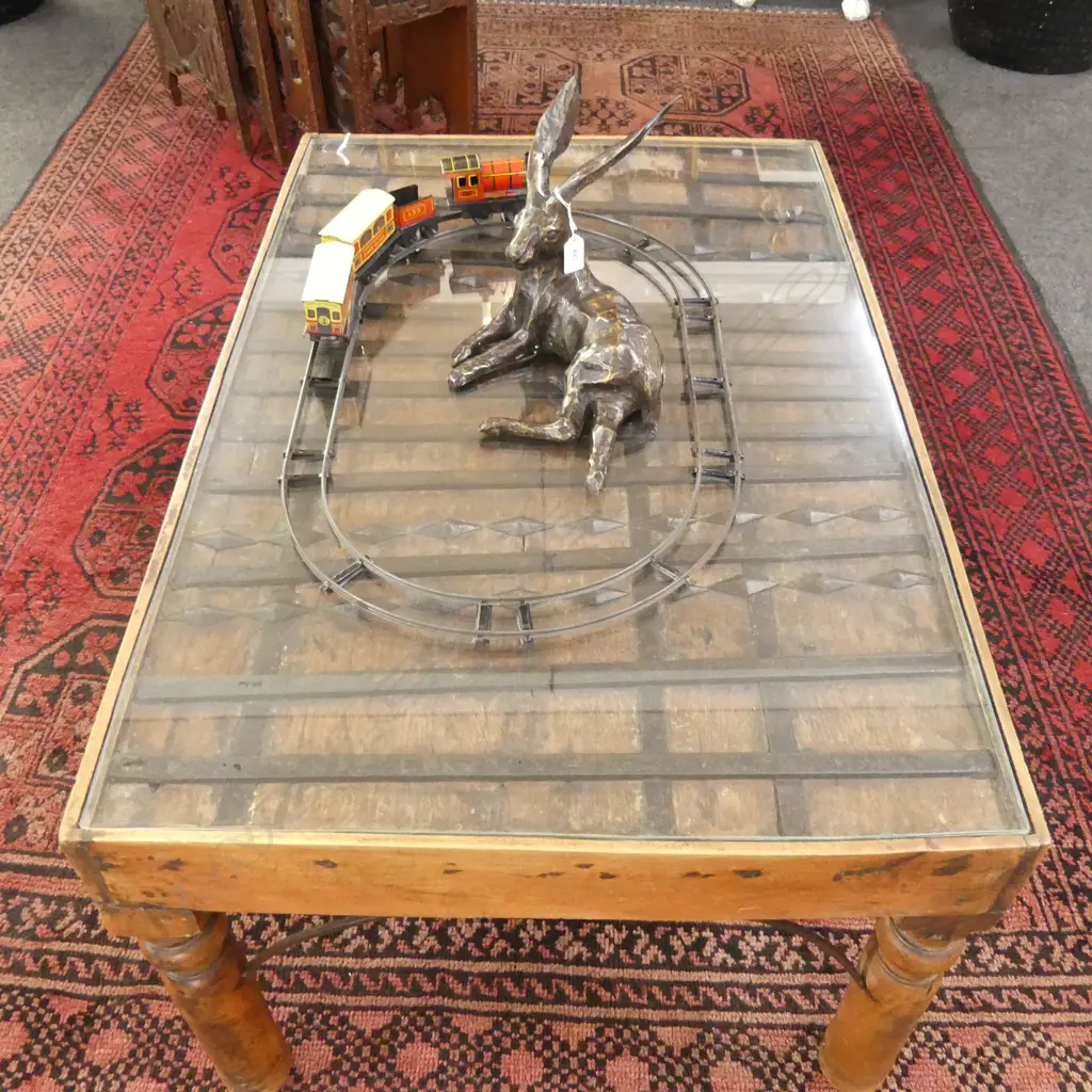 VINTAGE INDIAN COFFEE TABLE w. GLASS TOP & METAL DETAILING 1020x680x480mm Image 1++