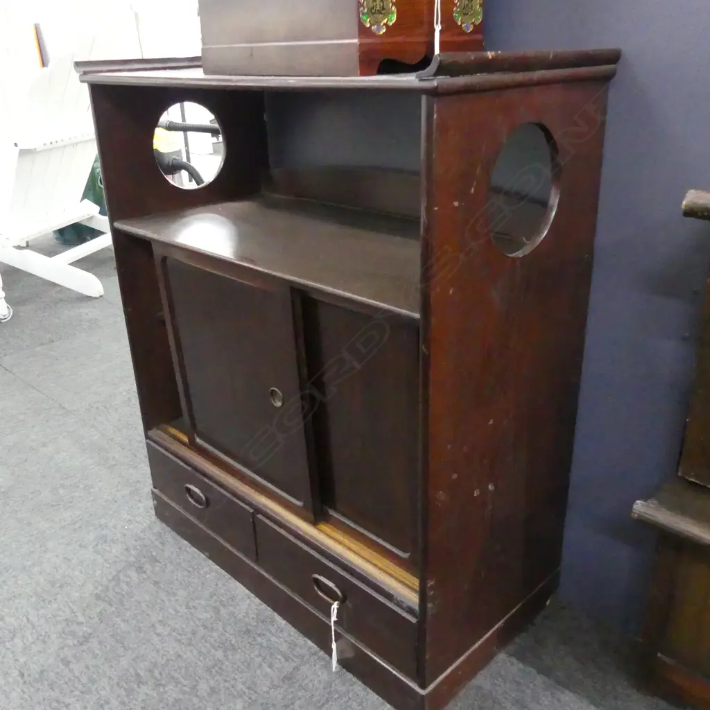 VINTAGE DARK WOODEN ORIENTAL CABINET WITH SHELF ABOVE SLIDING DOORS & 2 DRAWERS (AF CRACK TO SHELF) Image 1++