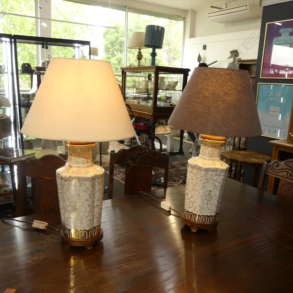 PR ORIENTAL LAMPS; WHITE CERAMIC w. FLORAL GILT DESIGN H.700mm (working) Image 1++